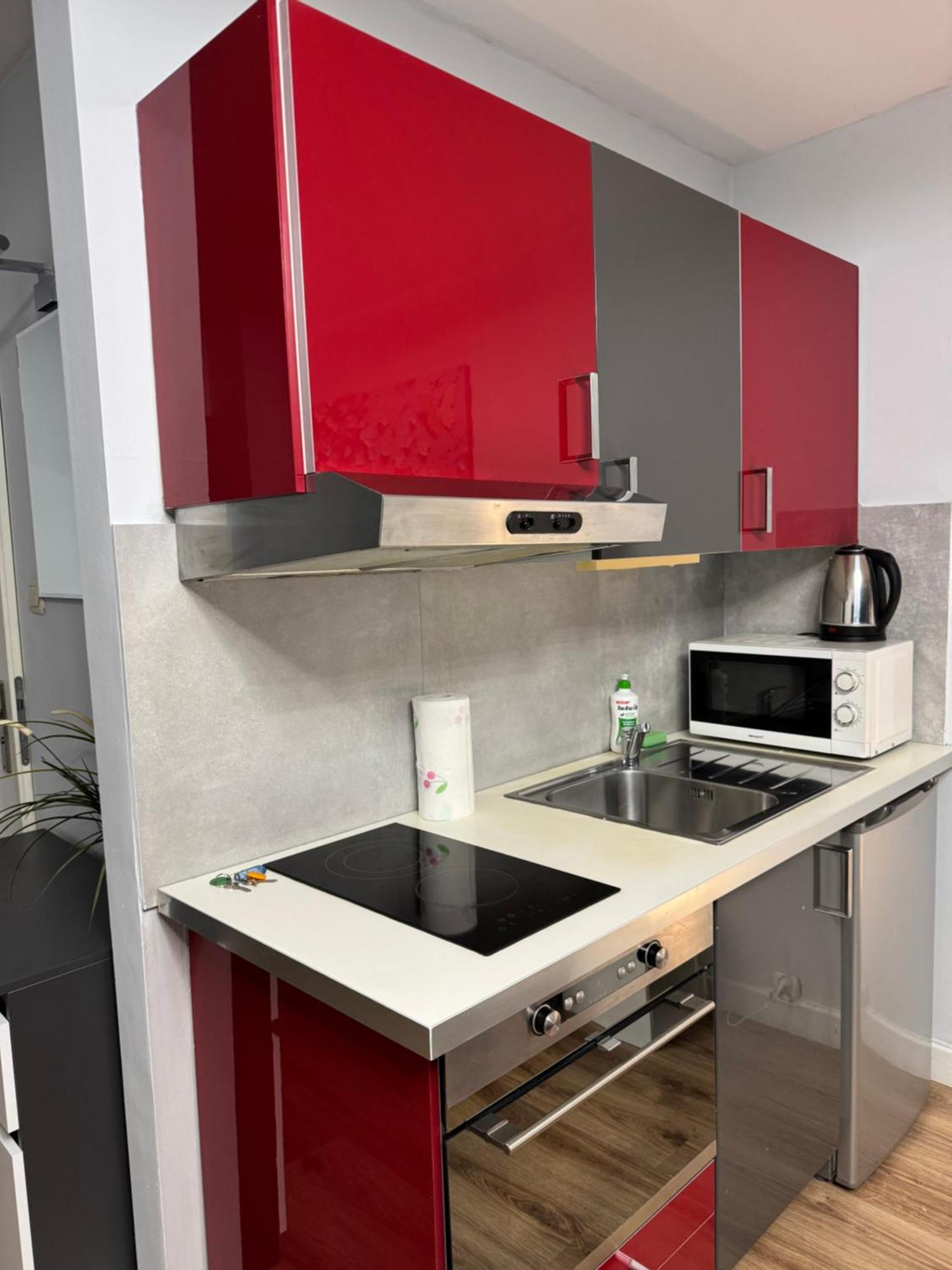 Coser Apartamenty Metro Onz وارسو المظهر الخارجي الصورة